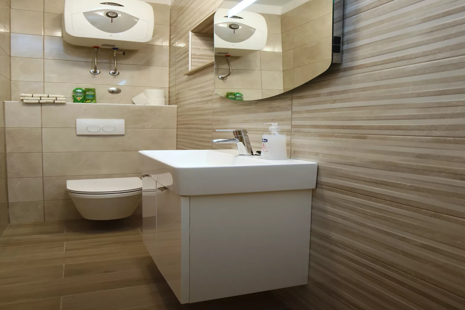 Apartments Boro - Three bedroom Apartment with Sea View (A1)-Badkamer