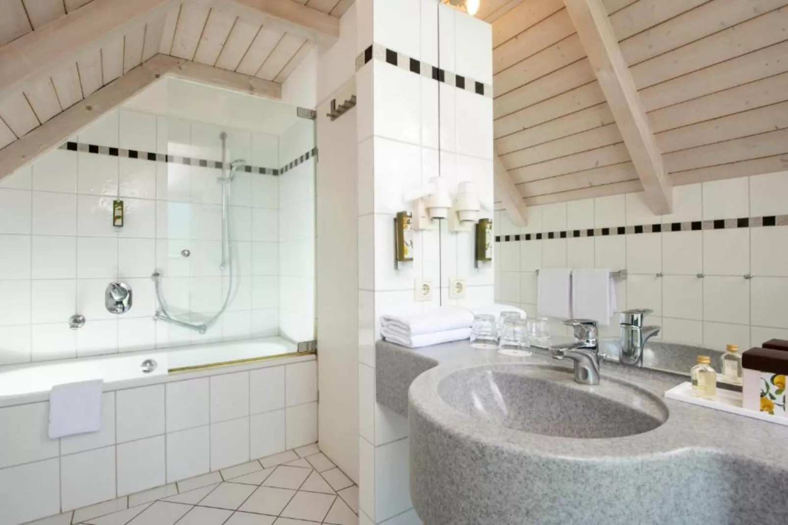 Marina Apartment 2 Bedroom-Badkamer