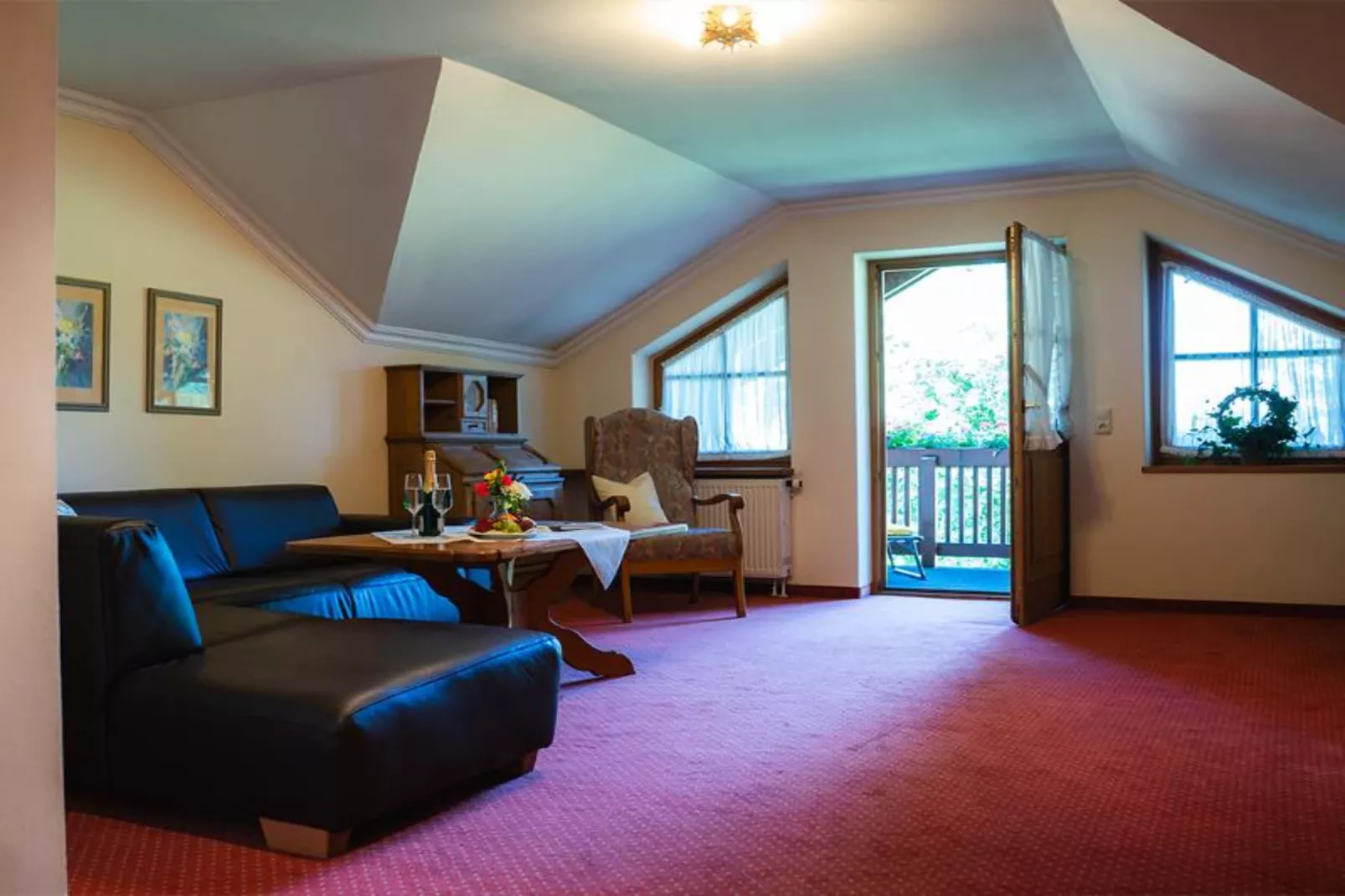 Sammareier Gutshof - Seniorsuite 70qm DG-Woonkamer