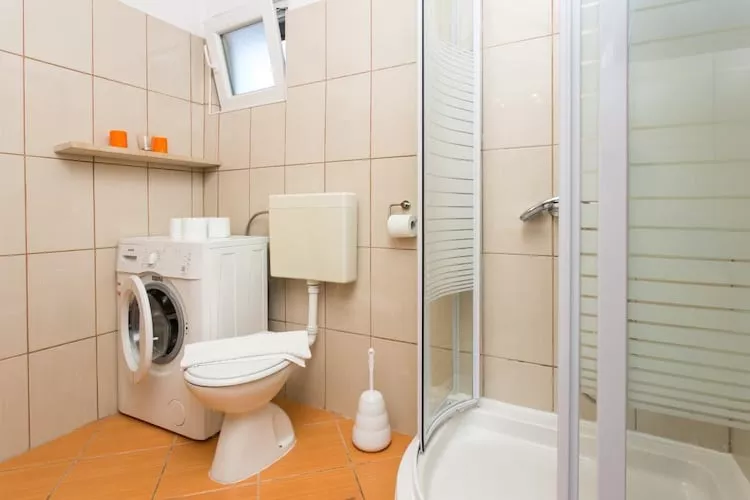 Guest House Fontana - Two Bedroom Apartment with Balcony and Sea View - Badkamer