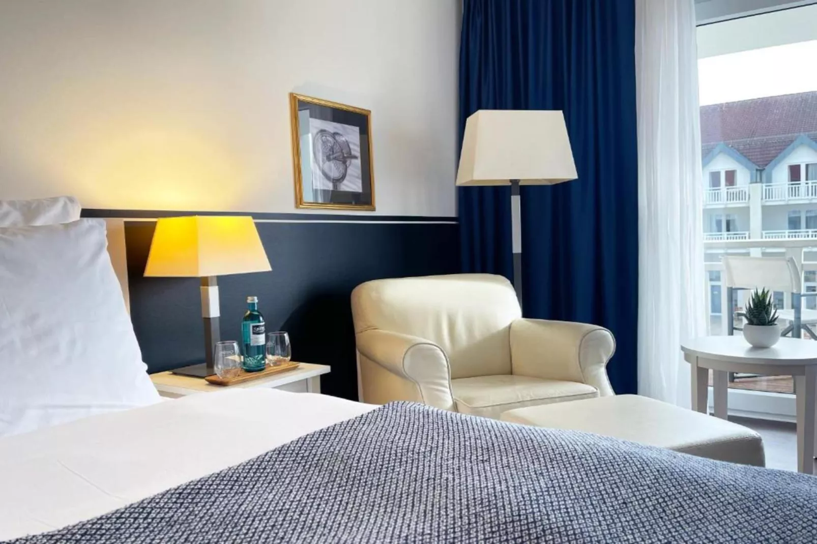 Hafendorf Classic Double Room with view-Slaapkamer