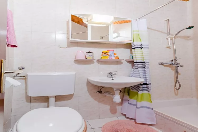 Studio Apartment Silvana (ST) - Studio Apartmen near the Park-Badkamer