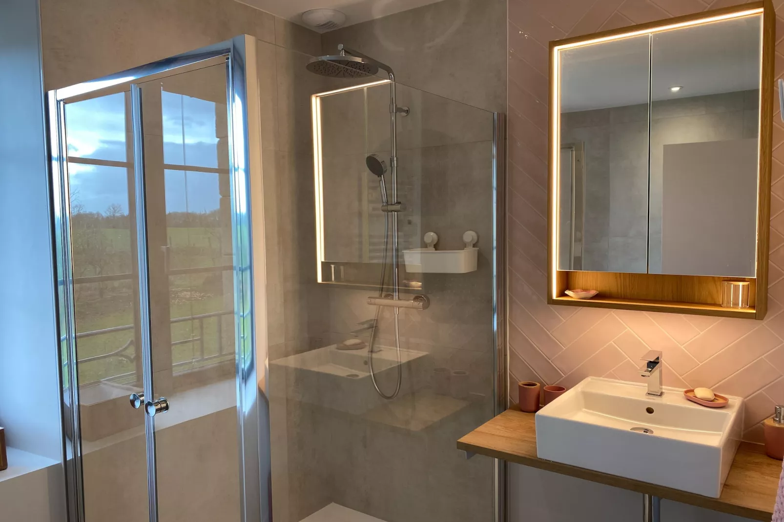 Joli gîte à Corseul-Badkamer