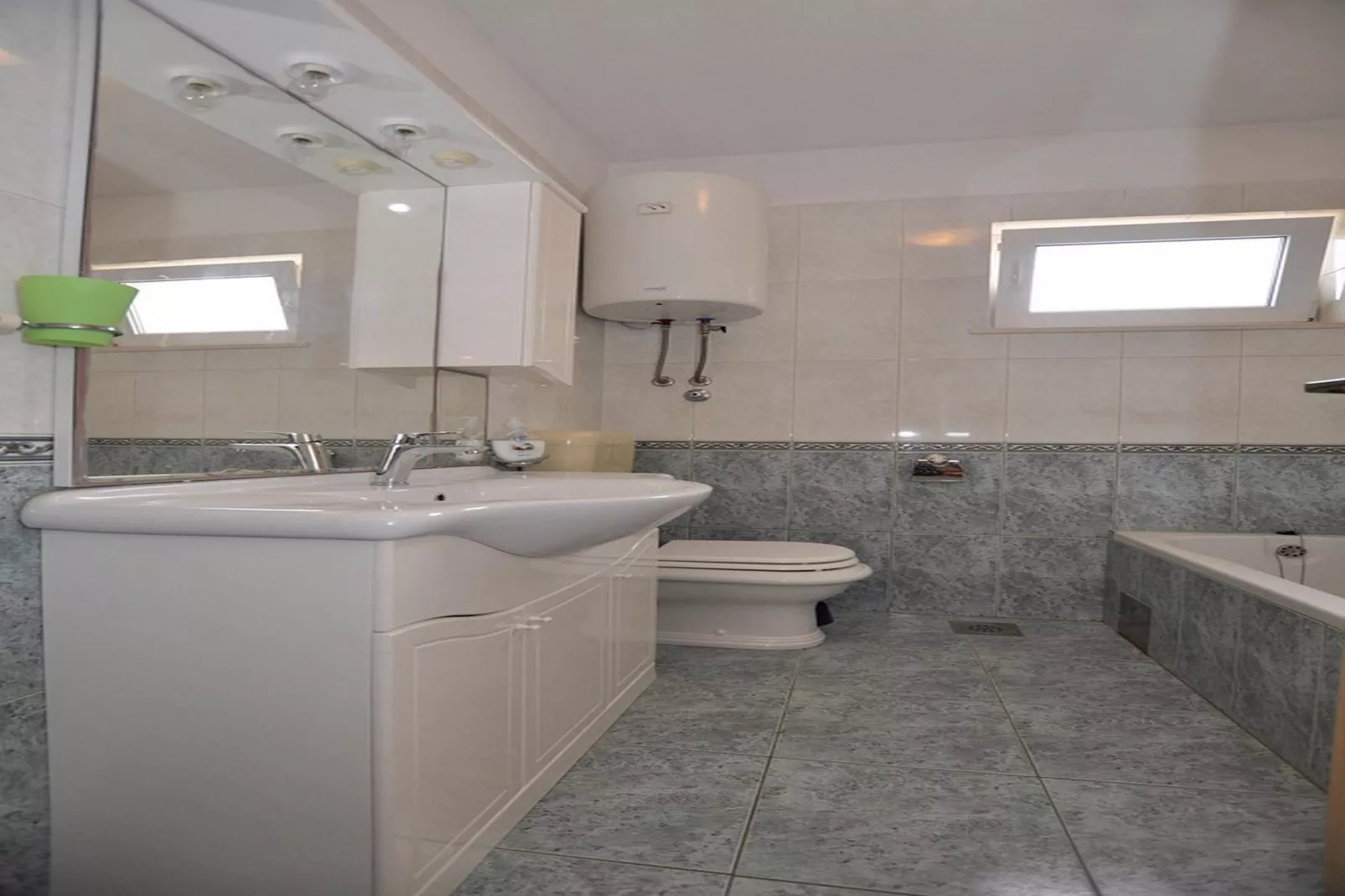 Apartments Seagull - Comfort Two Bedroom Apartment with Sea View Balcony (Tonko)-Badkamer