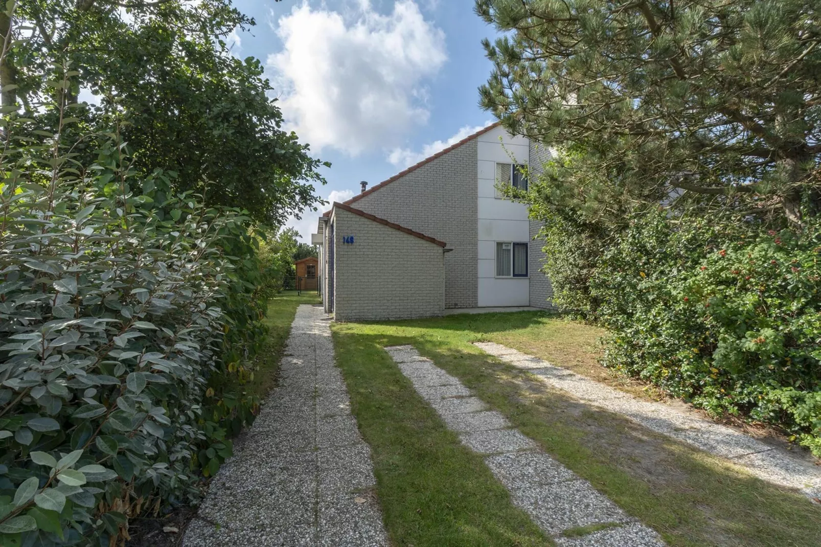 Ooghduyne 148-Buitenkant zomer