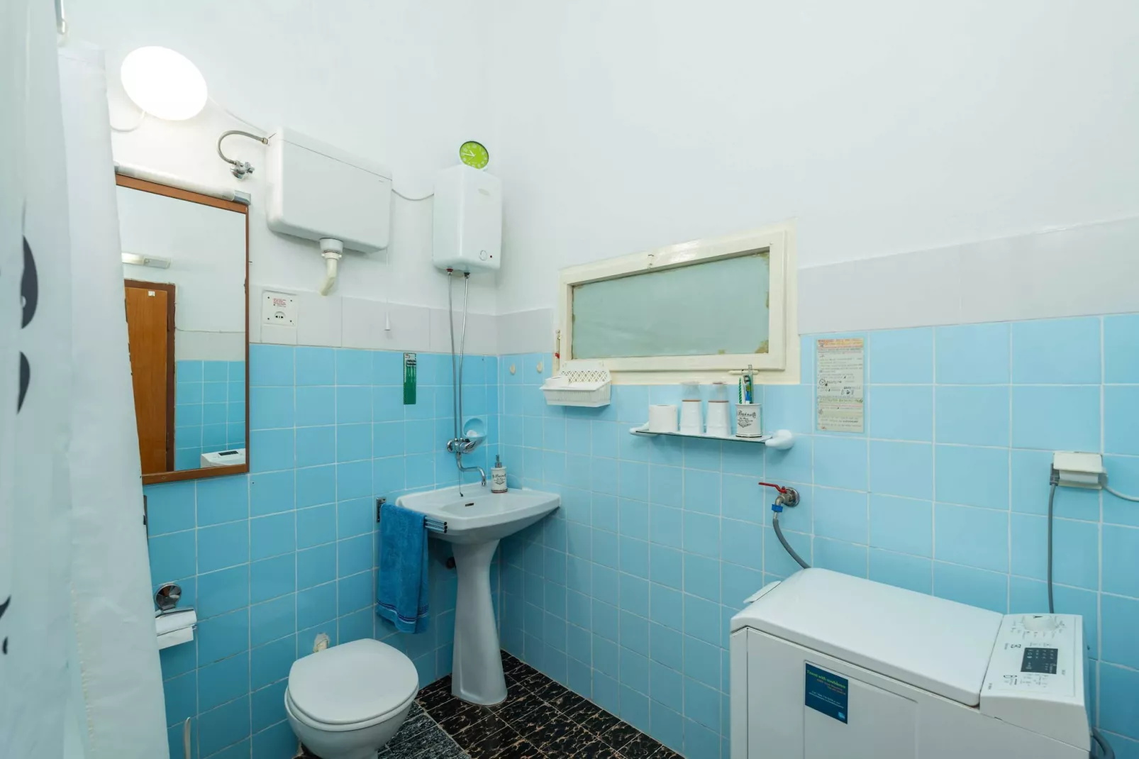 Two Stars Two Beds Downtown Apartment - One-Bedroom Apartment-Badkamer