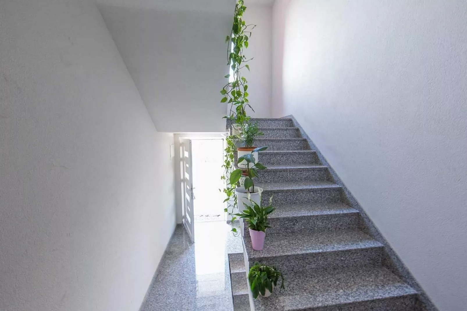 Holiday Home J&D No.3-Six Bedroom House  with Pool