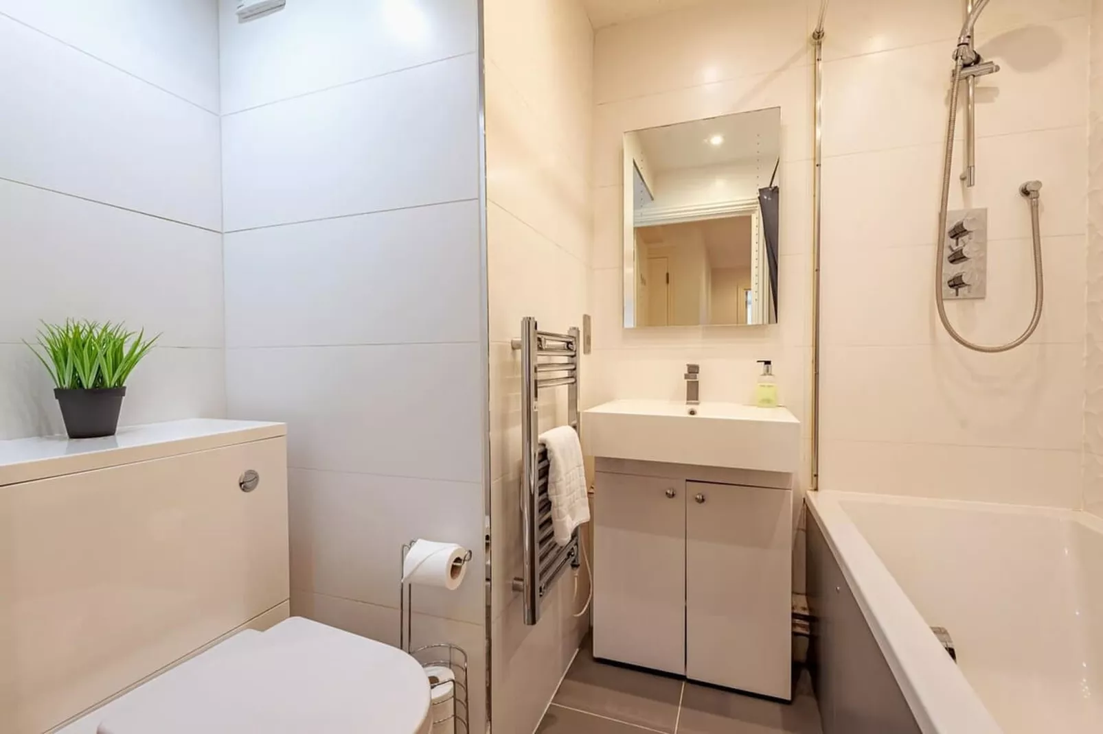 RG14 Comfort Hse 03-Badkamer