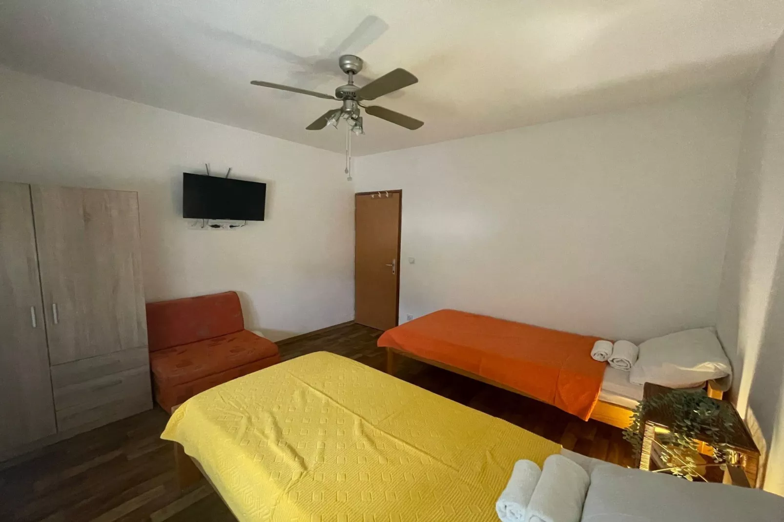 Apartments Sun 4 You - Two Bedroom Apartment with Balcony and Sea View (Apartment 2)-Slaapkamer