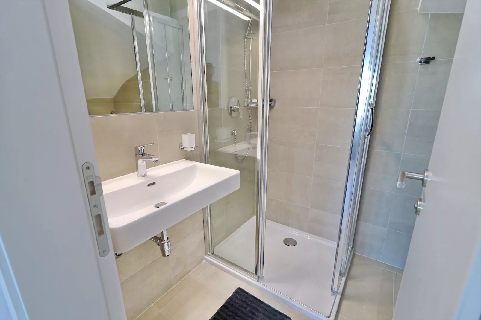 Villa E & D  - Four Bedroom Villa with Pool and Patio - Villa E-Badkamer