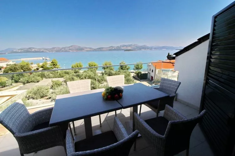 Apartments Kula - Three Bedroom Apartment with Terrace and Sea View C5 - Terras