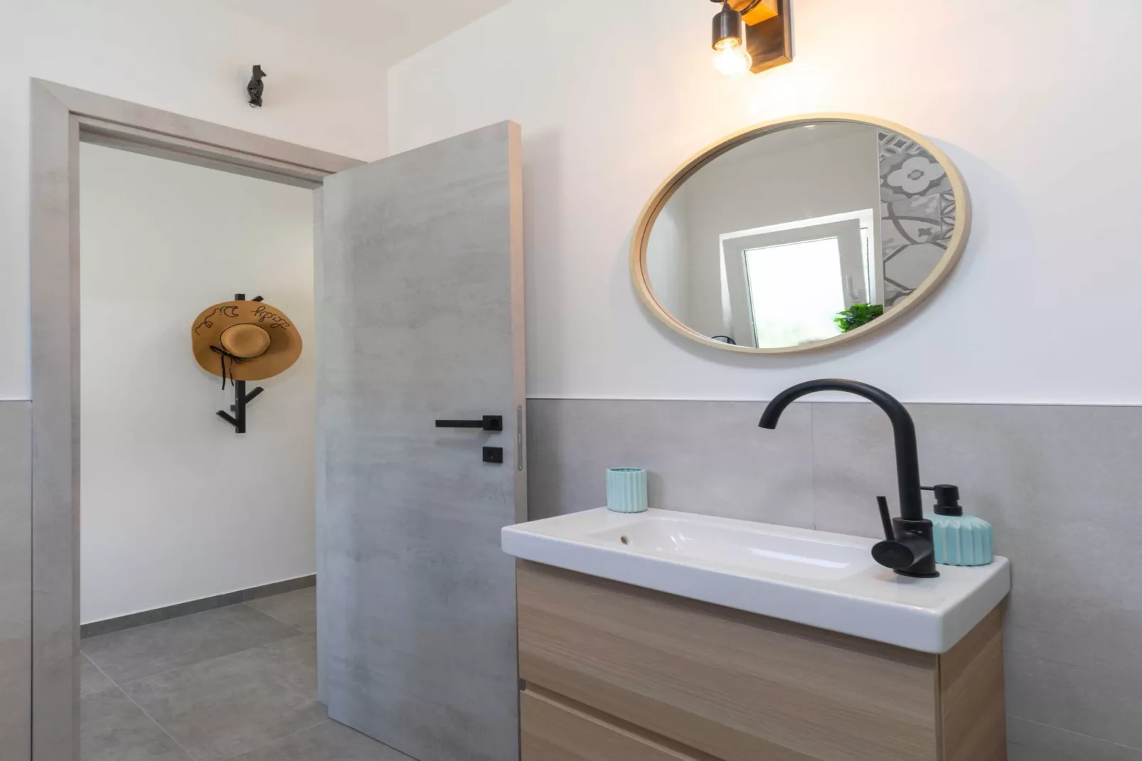 Holiday Home Diana - Five Bedroom House with Terrace and Sea View-Badkamer