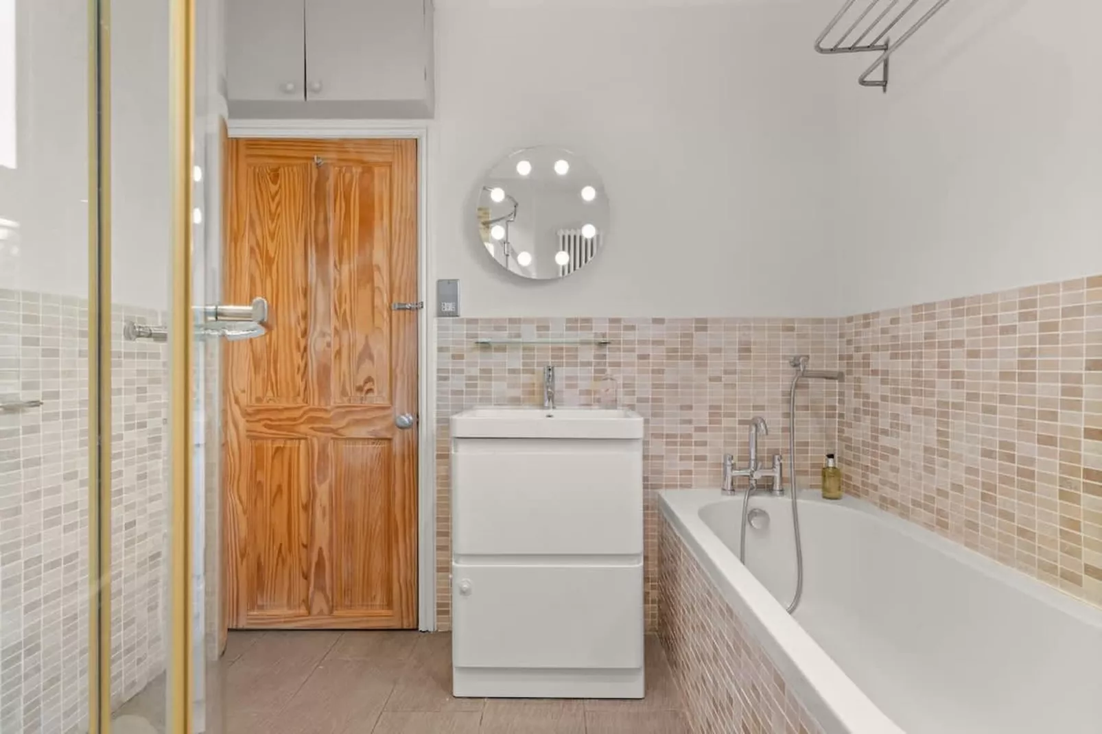 RG1 De Montfort Rd-Badkamer