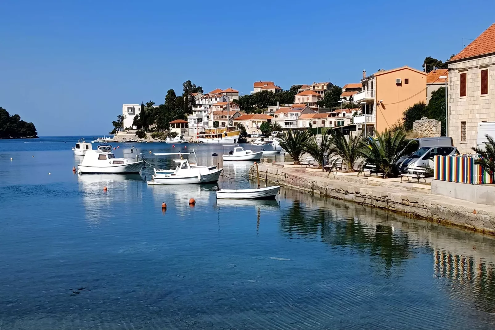 Bertie's Lodge - Standard Two Bedroom Apartment with Balcony and Sea view(A0)-Uitzicht