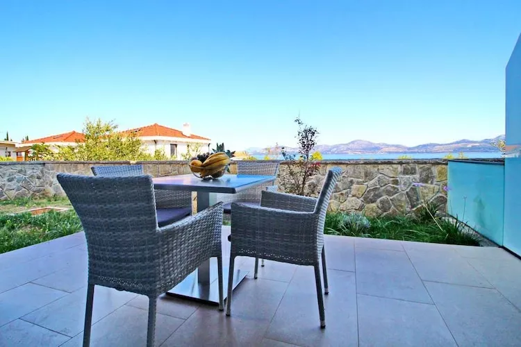 Apartments Kula - Two Bedroom Apartment with Terrace C2 - Terras