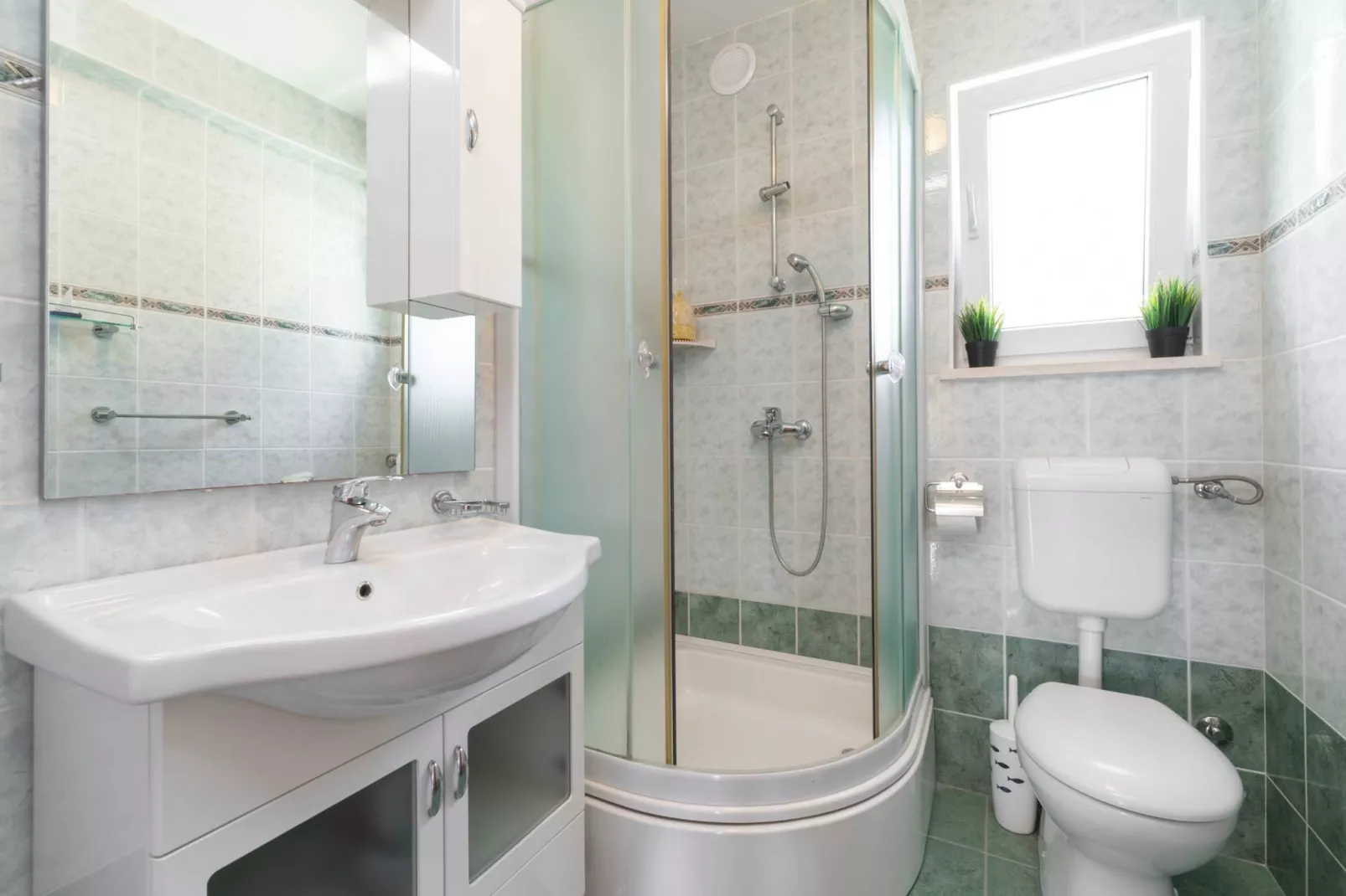 Holiday Home Diana - Five Bedroom House with Terrace and Sea View-Badkamer