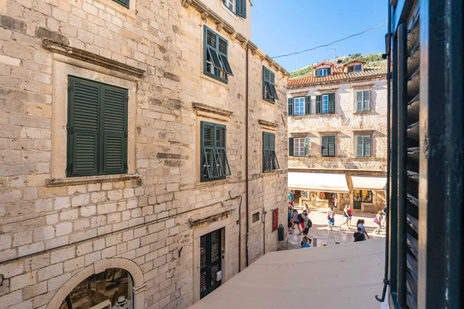 Two Stars Two Beds Downtown Apartment - One-Bedroom Apartment-Buitenlucht