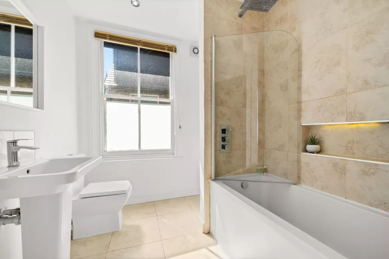 KT2 Gibbon Rd 94-Badkamer