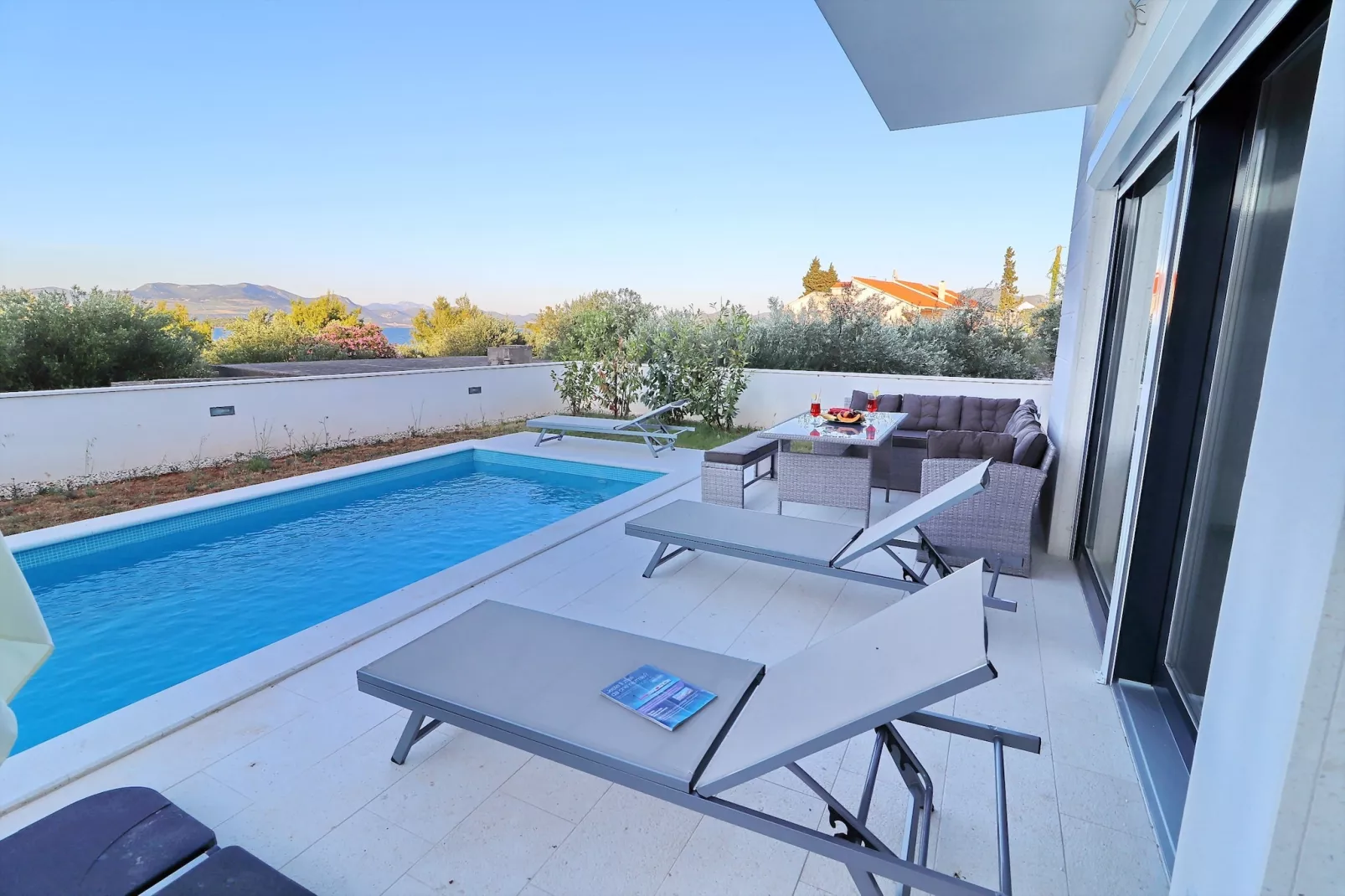 Villa E & D  - Four Bedroom Villa with Pool and Patio - Villa E-Zwembad