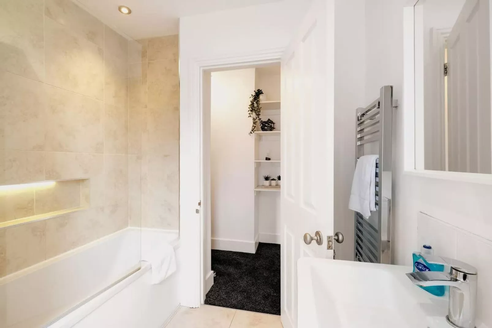 KT2 Gibbon Rd 94-Badkamer