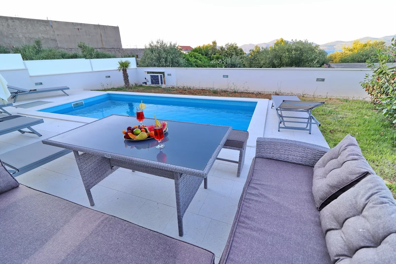 Villa E & D  - Four Bedroom Villa with Pool and Patio - Villa D-Zwembad