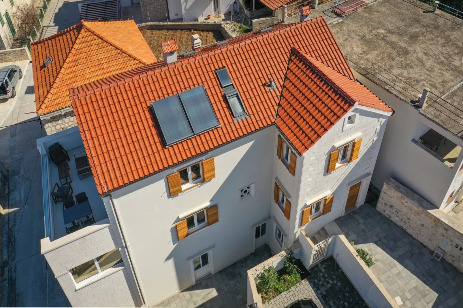 Apartment M&J - Comfort Two Bedroom Apartment with Terrace and Sea View (Škaro)