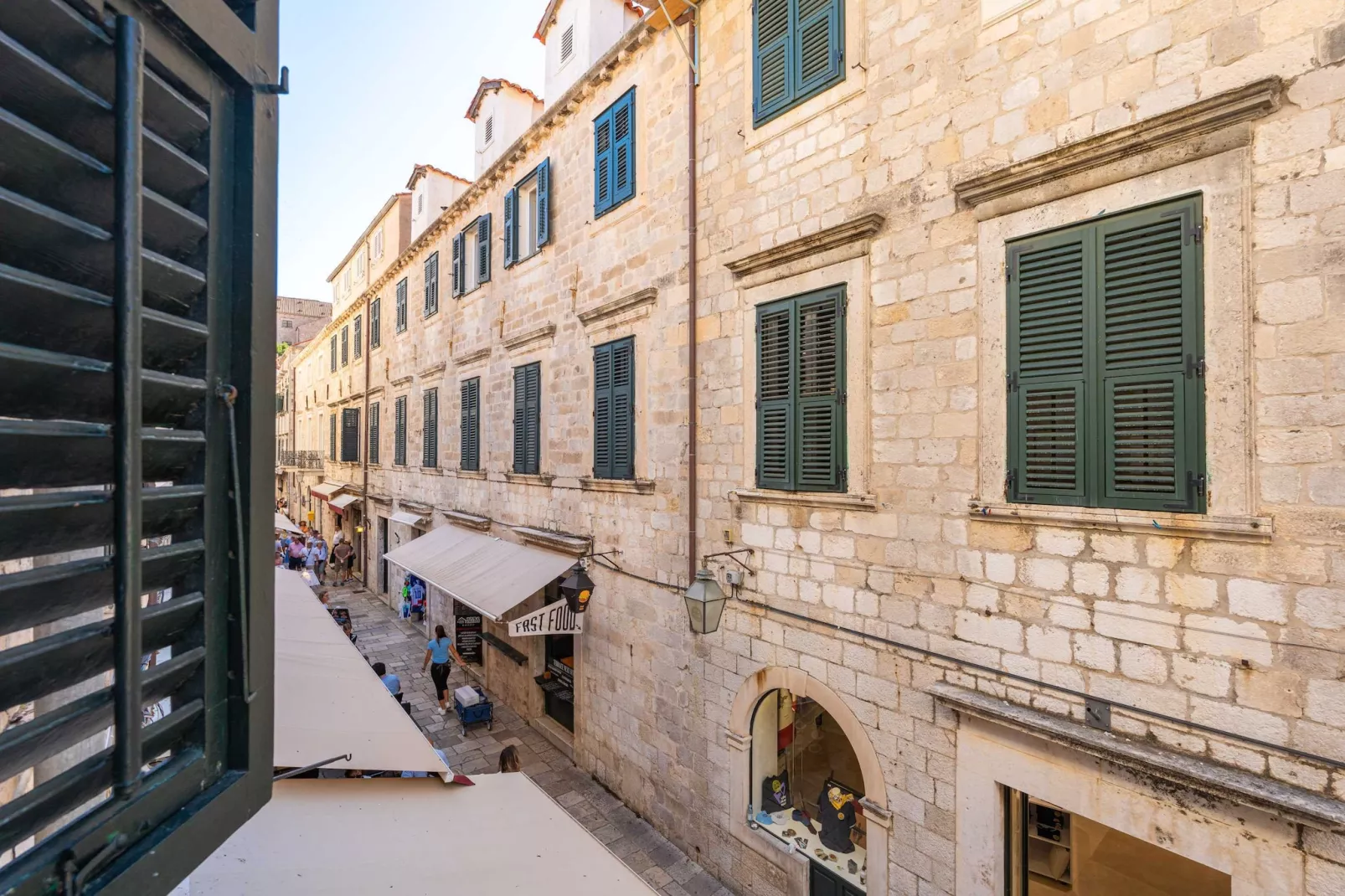 Two Stars Two Beds Downtown Apartment - One-Bedroom Apartment-Buitenlucht