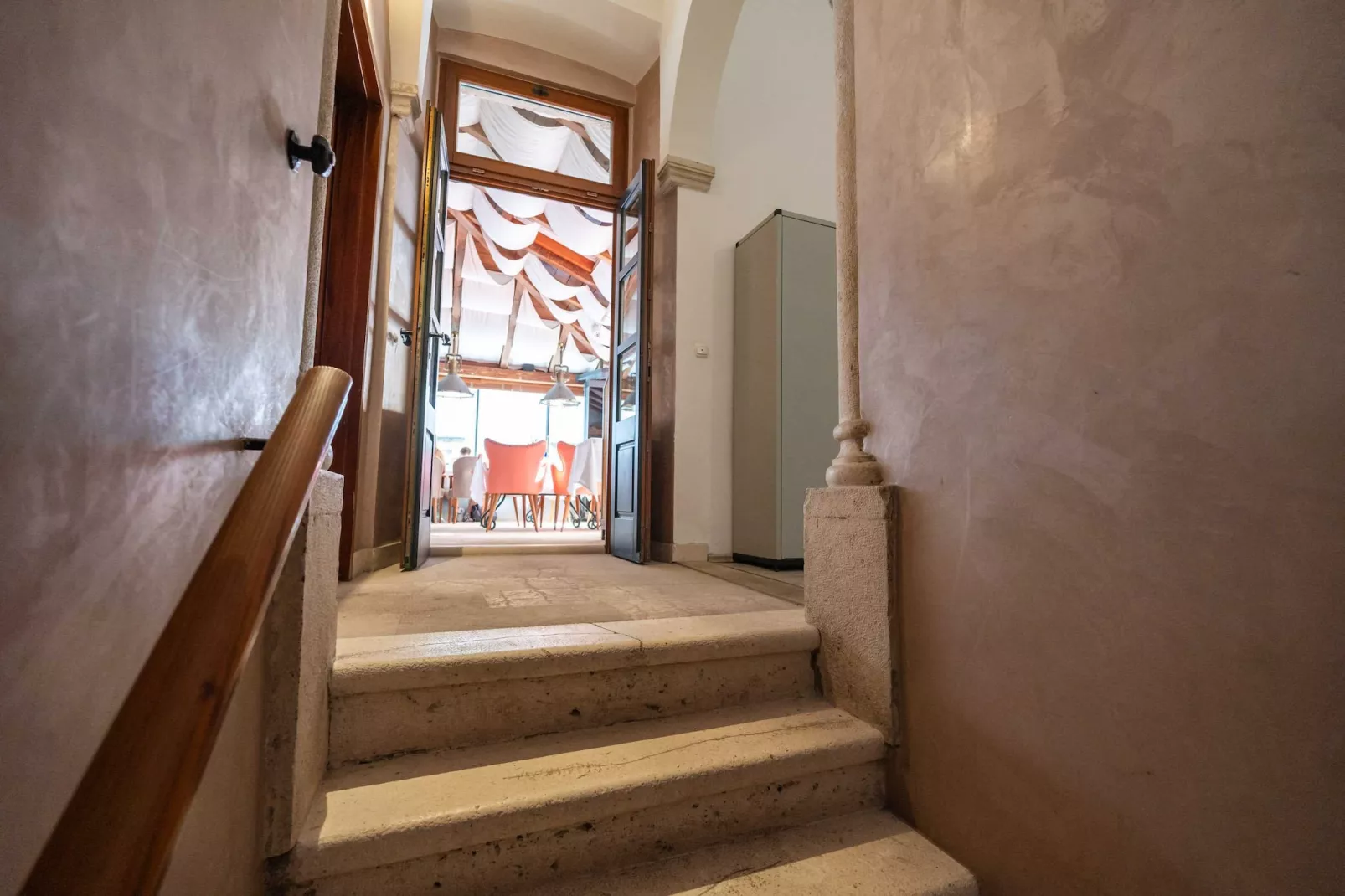 Two Stars Two Beds Downtown Apartment - One-Bedroom Apartment-Buitenlucht