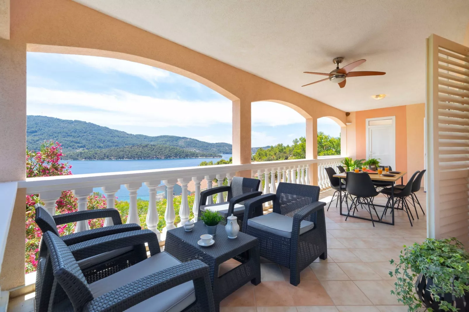 Holiday Home Diana - Five Bedroom House with Terrace and Sea View-Terras