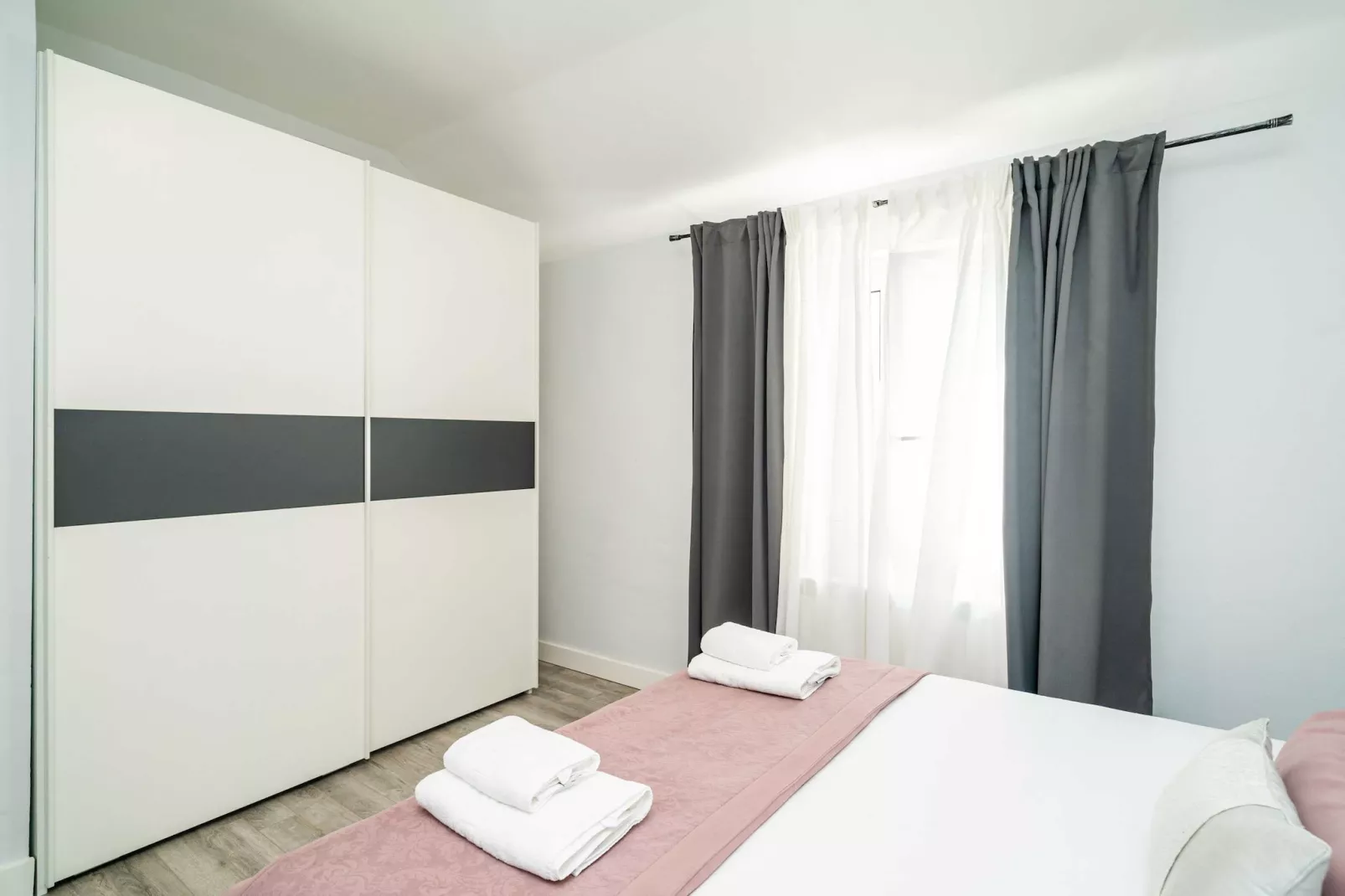 Holiday Home Trojković- Four Bedroom Holiday Home with Terrace and Swimming Pool-Slaapkamer