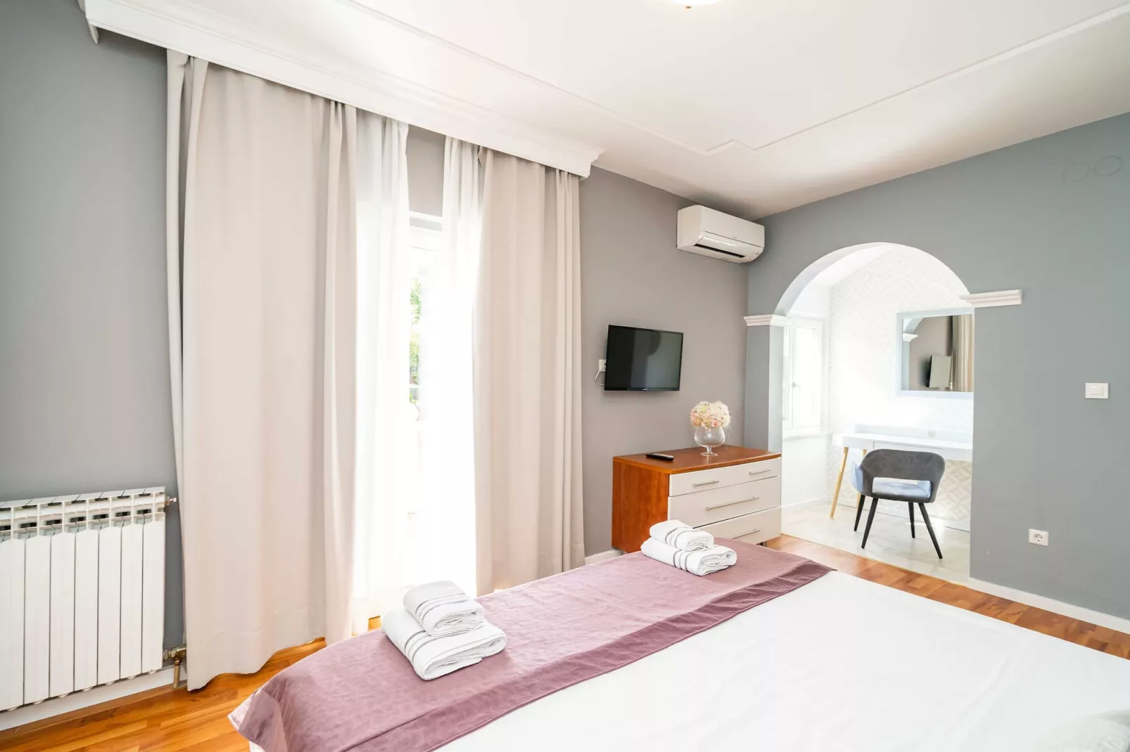 Holiday Home Trojković- Four Bedroom Holiday Home with Terrace and Swimming Pool-Slaapkamer