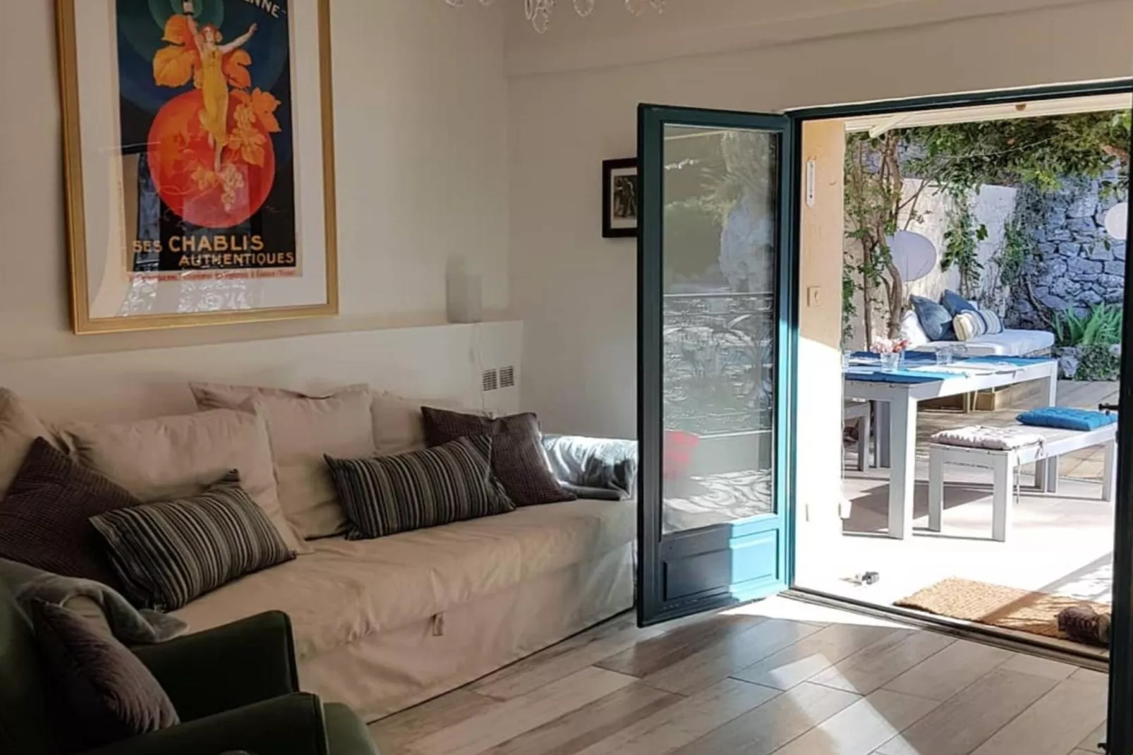 Pool & View Village home