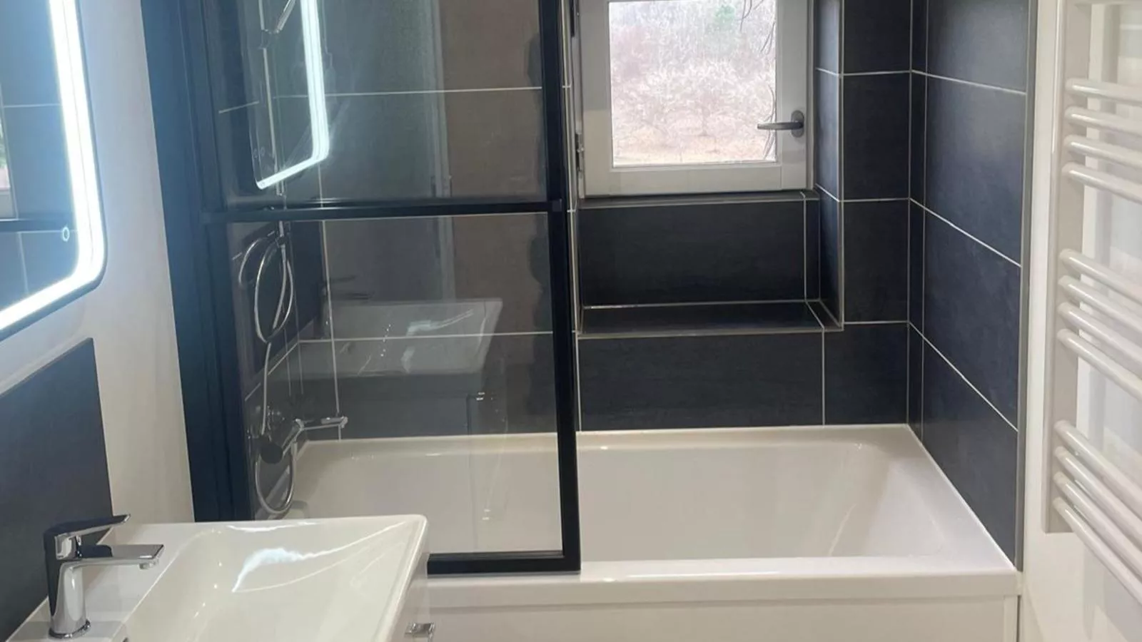 Maison Sauveterre-Badkamer