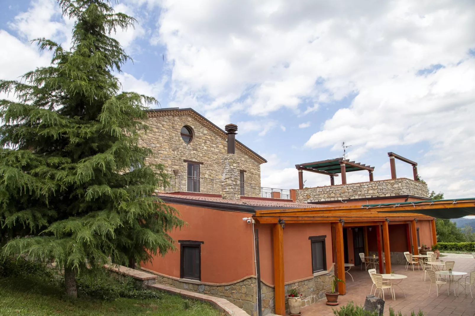 La Foresteria di San Leo-Buitenkant zomer