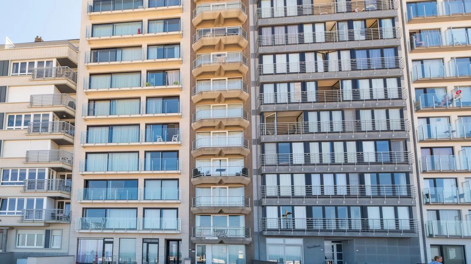 Mistral - 0801 + box 22 (Sunfield)