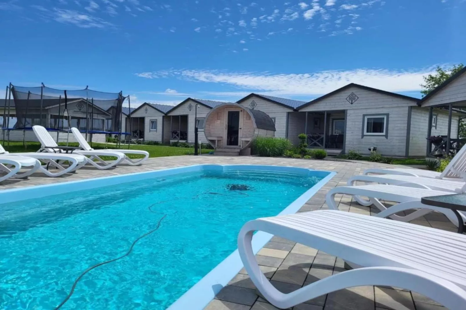 	Domki wakacyjne z basenem Gąski - Zwembad