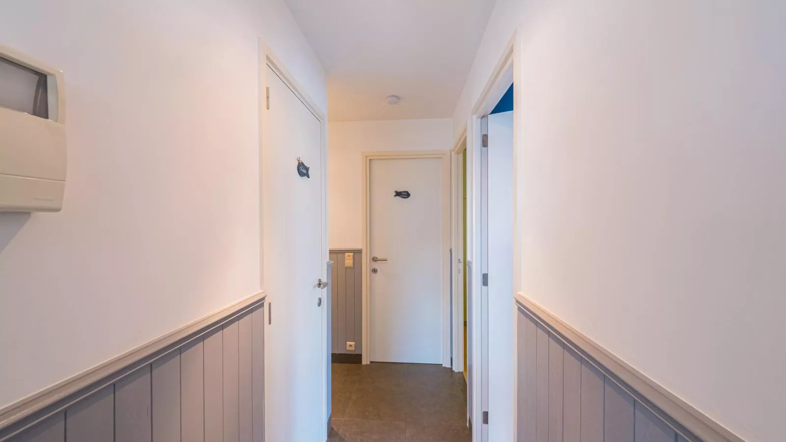 Four Seven  - 0102 + box 1-Hal-ontvangst