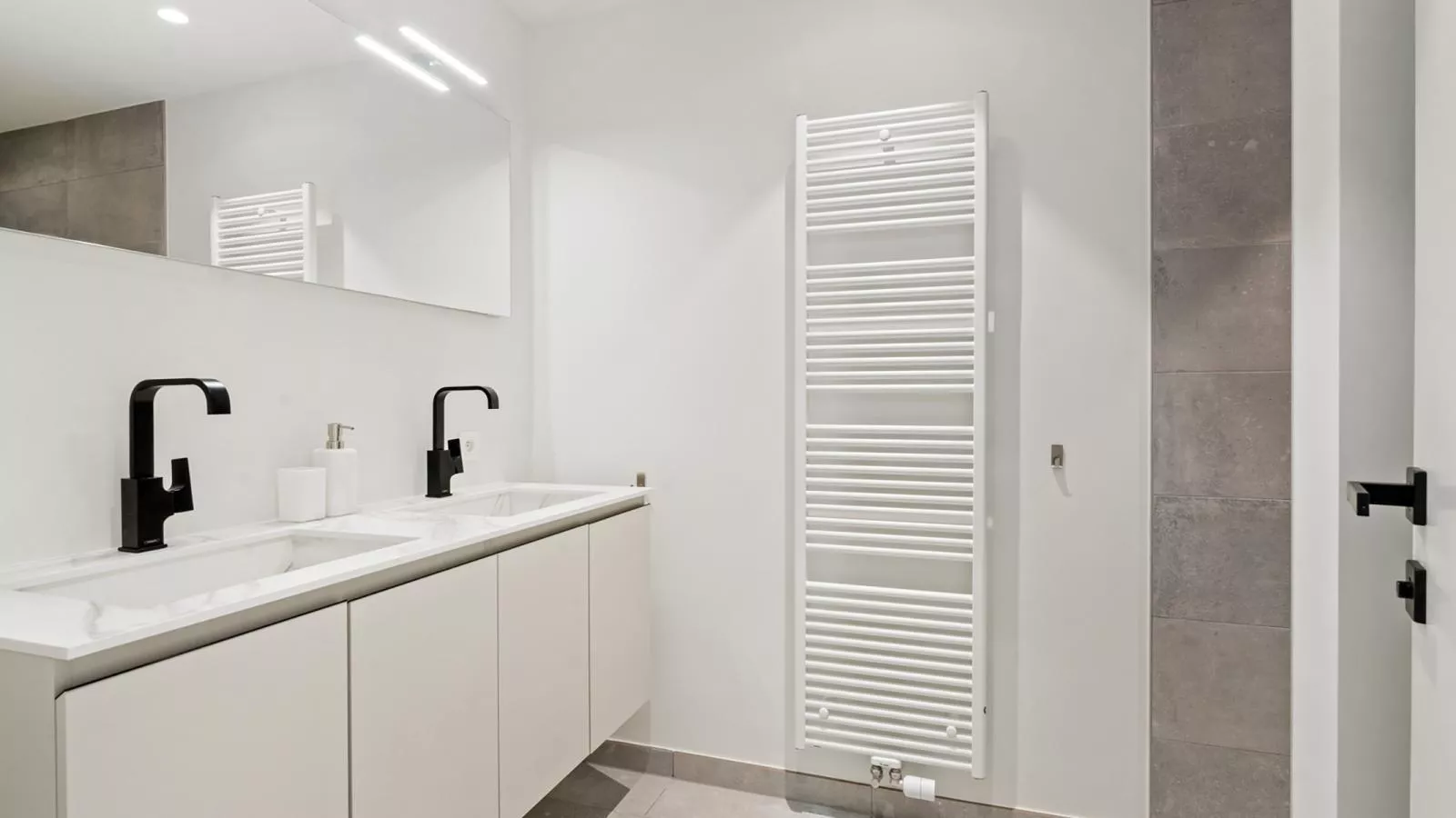 Maple Leaf - 03.02 + garage-Badkamer