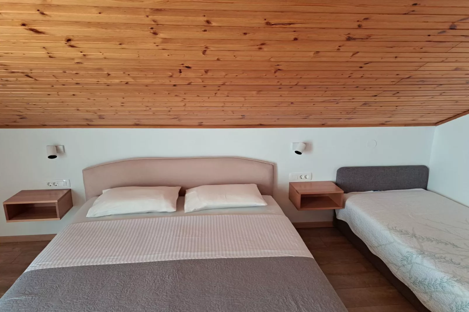 Guesthouse Žafran- Two Bedroom Apartment-Slaapkamer
