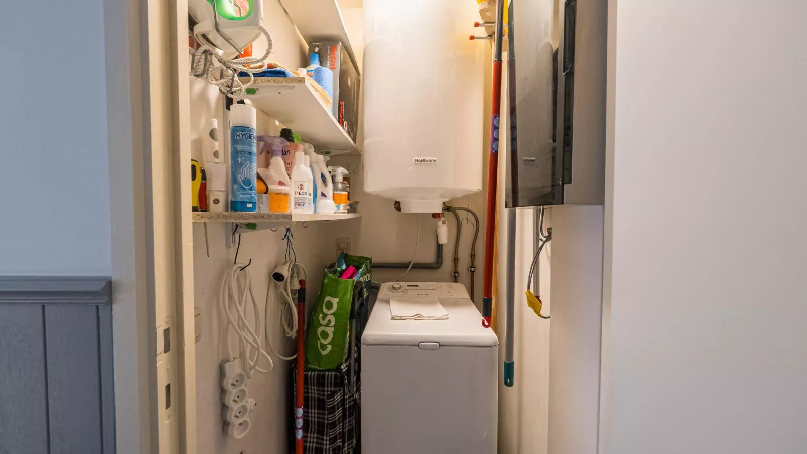 Four Seven  - 0102 + box 1-Binnen