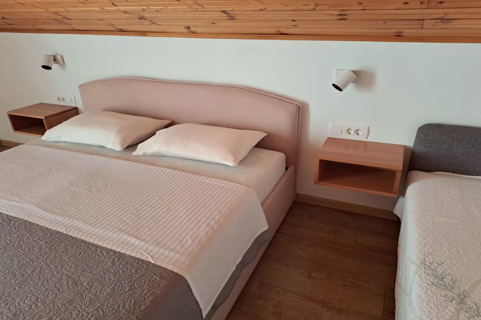Guesthouse Žafran- Double Room With Terrace-Slaapkamer