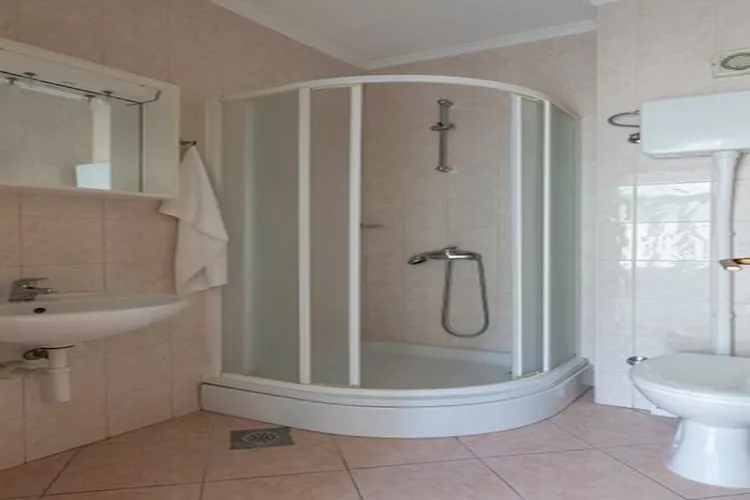 House Rašica -  One Bedroom Apartment with Terrace and Sea view (1)-Badkamer