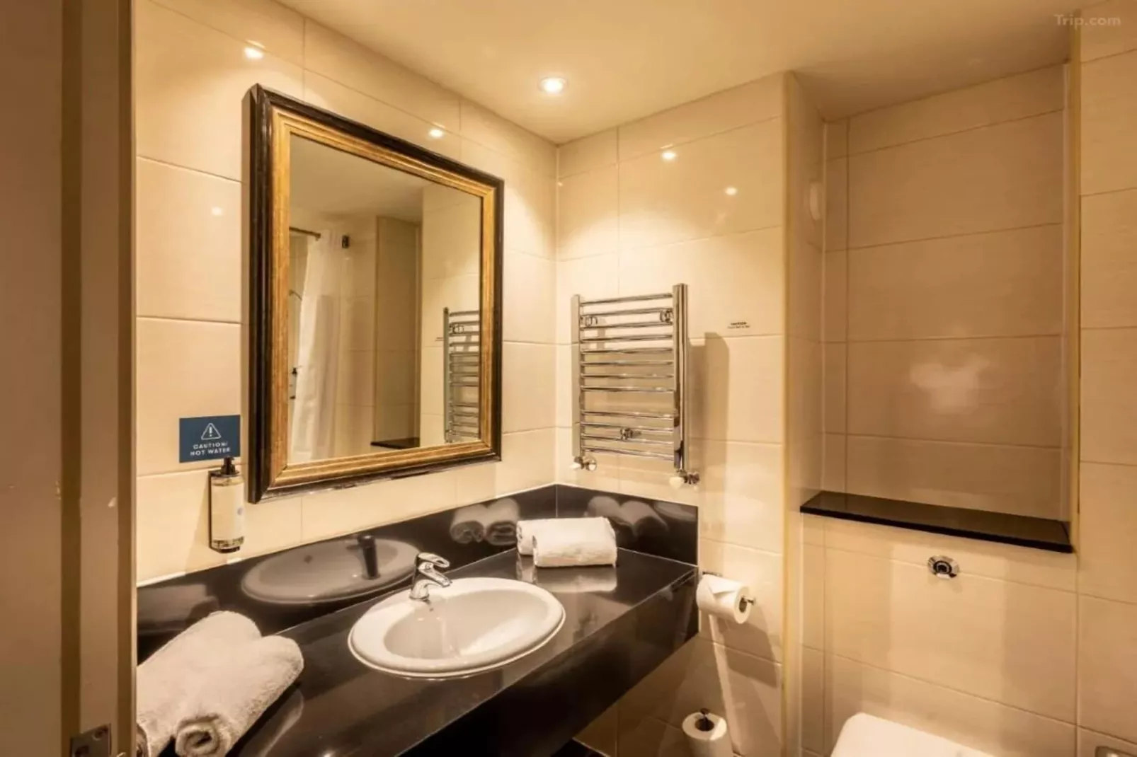 Standard Family of 3 Room-Badkamer