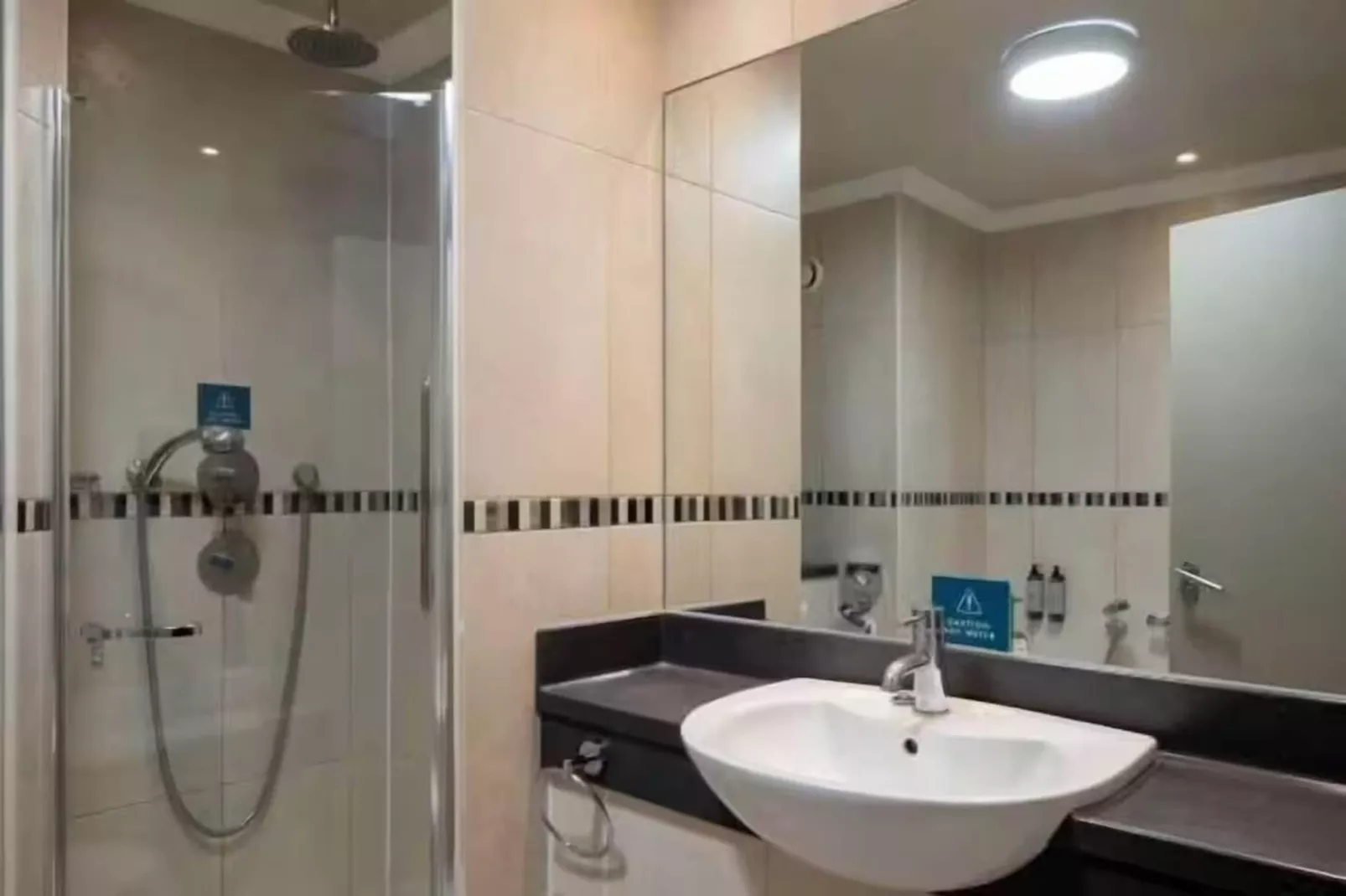 Executive Double Room-Badkamer