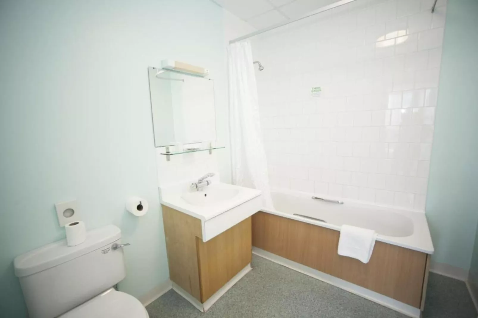 Standard Double Room-Badkamer