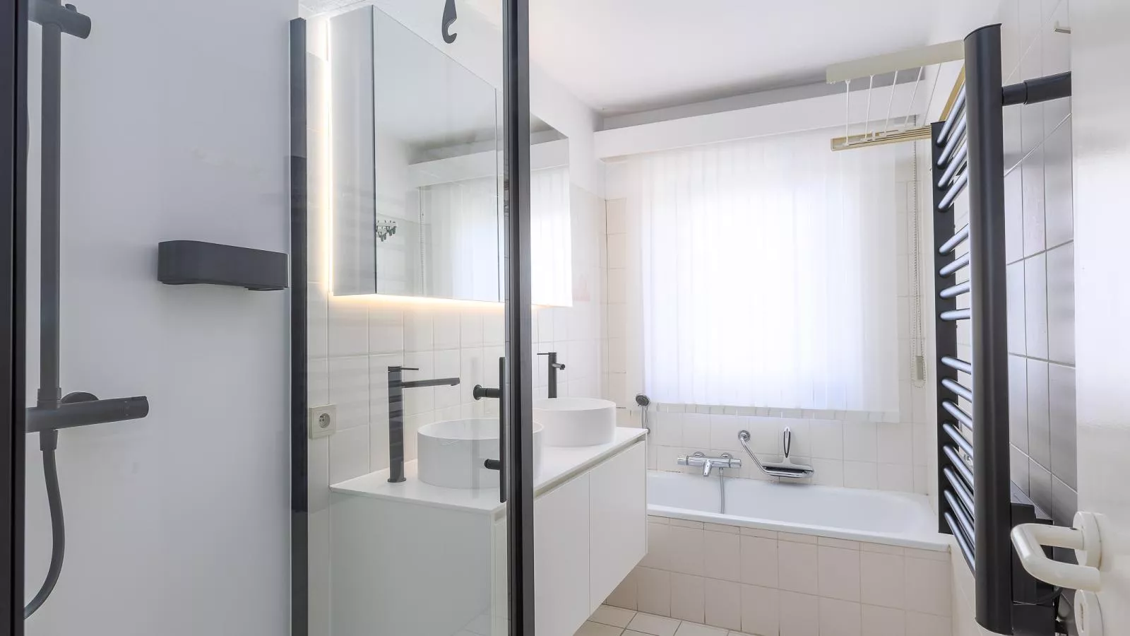 Twins - 0503 + park. 10-Badkamer