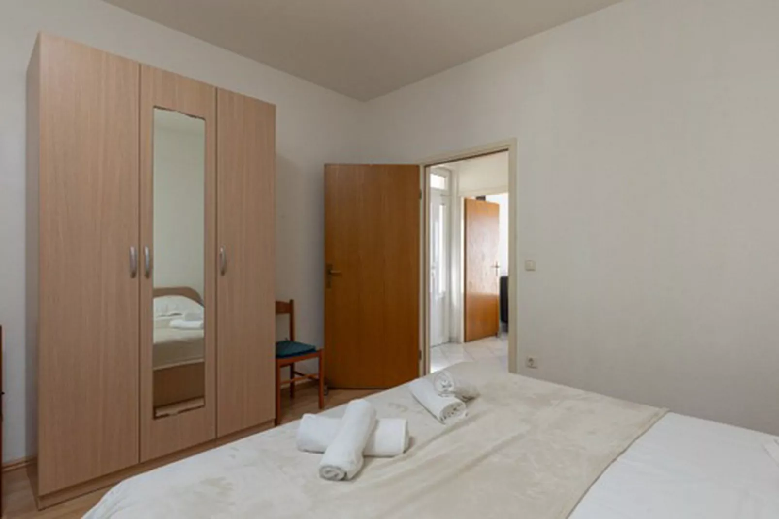 House Rašica - One Bedroom Apartment with Terrace and Sea view (2)-Slaapkamer