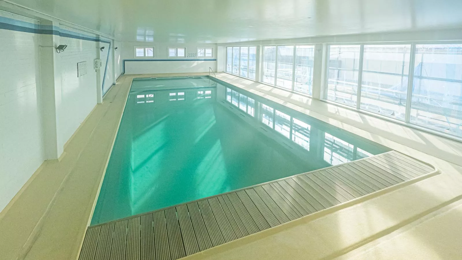 2000 - 0302 + park. 3-Zwembad