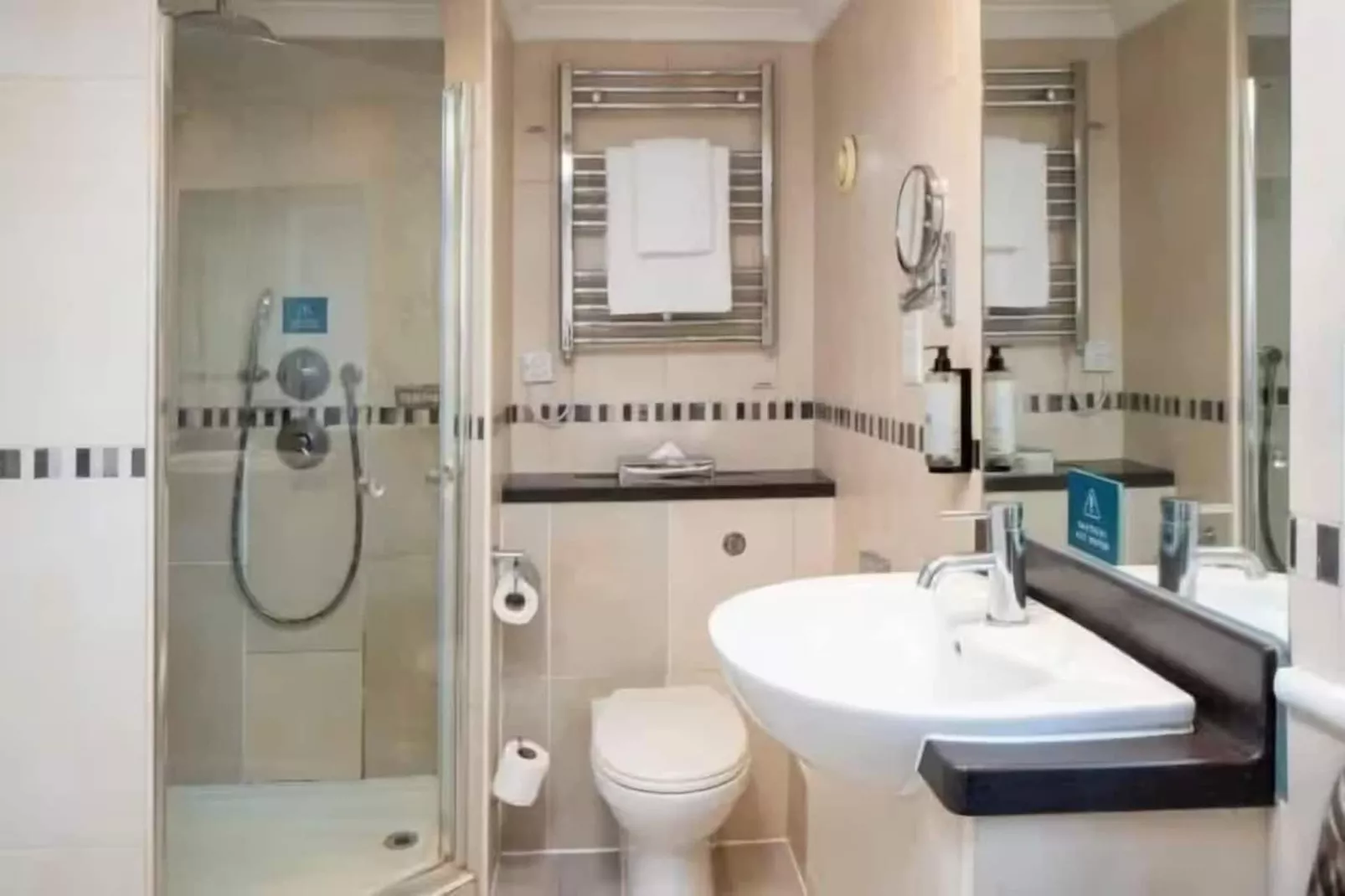 Standard Double Room-Badkamer