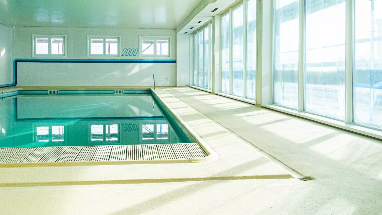 2000 - 0302 + park. 3-Zwembad